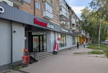  Торговое помещение 52.6м², Республики 176 